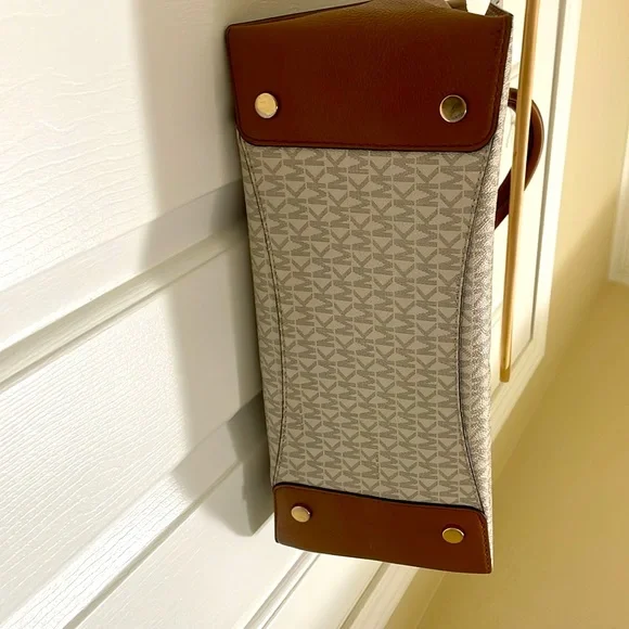 Michael Kors Tan and Cream Tote Bag - Picture 3 of 9